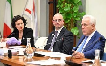 Caterina e Guido De Barros insieme a Eugenio Giani