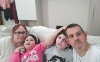 Ilenia e Devis insieme ai loro figli Edoardo e Clarissa