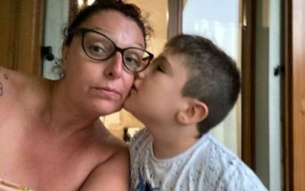 Laura Bertolotti insieme al piccolo Matteo