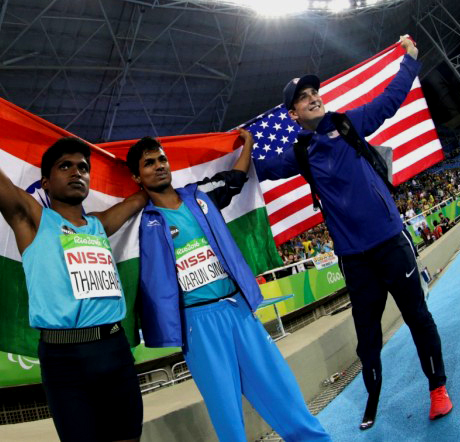 Sam Grewe (a destra)