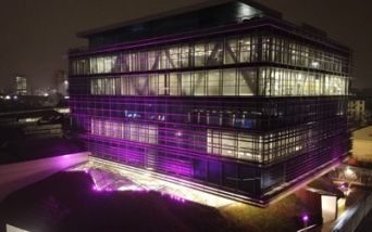 La sede di UCB Italia tinta di viola